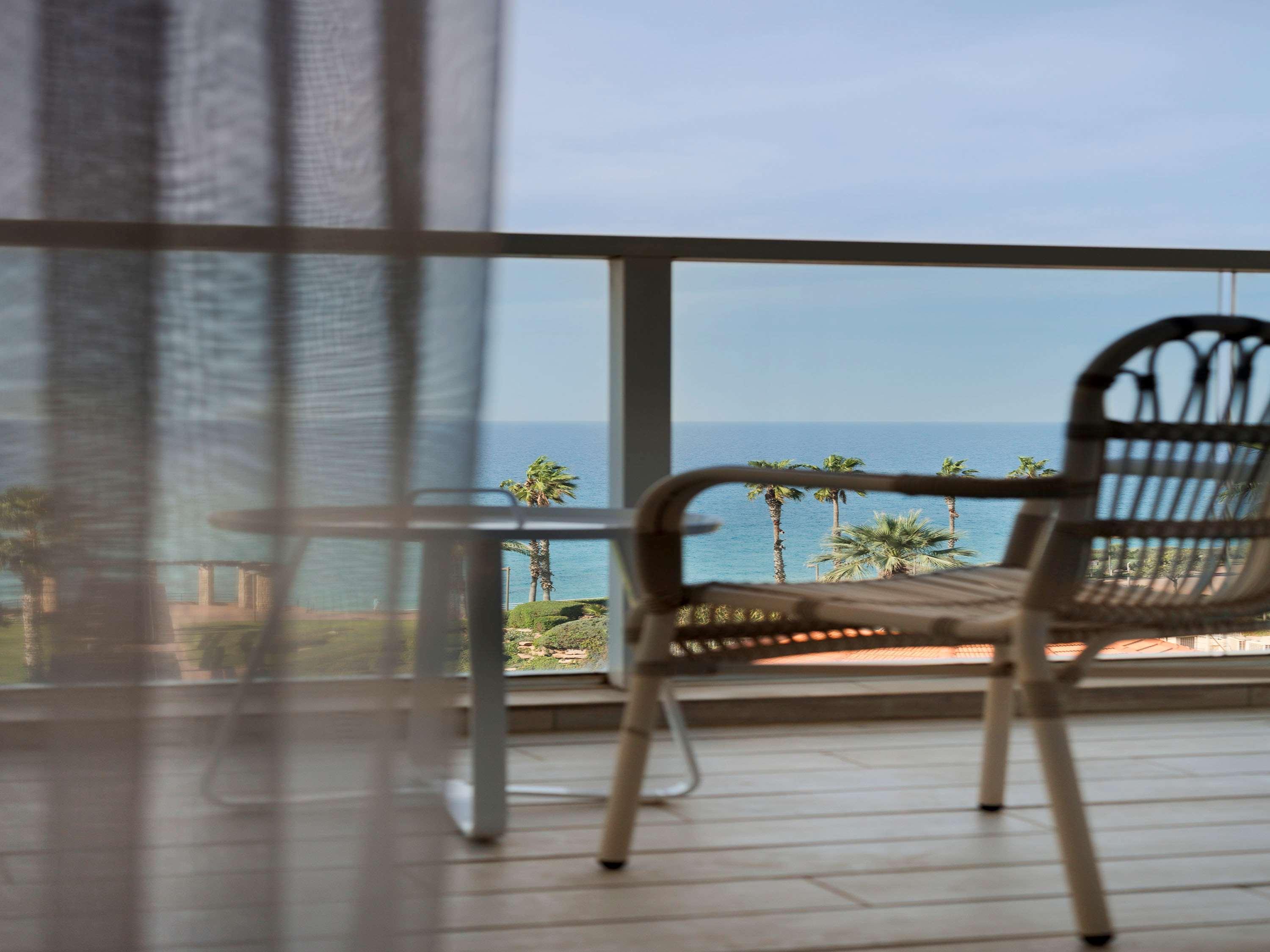 David Tower Hotel Netanya By Prima Hotels - 16 Years Plus المظهر الخارجي الصورة A balcony